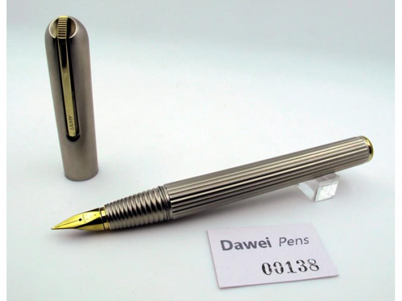 凌美 LAMY Persona 钢笔(2018.11有磕碰伤,未拍照片)
